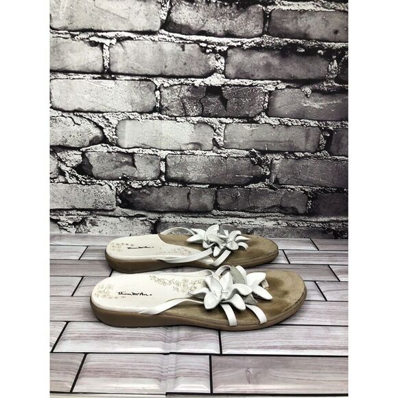 Thom McAn White Leather Floral Flip Flop Wedge Sandals Women’s Sz 6M US/36.5EU - Picture 14 of 14